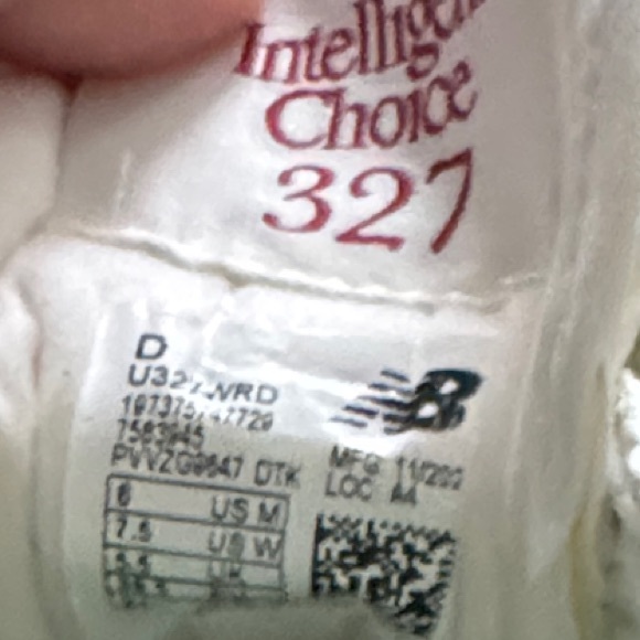 NWT! New Balance 327 Green and White Sneakers - Picture 4 of 7